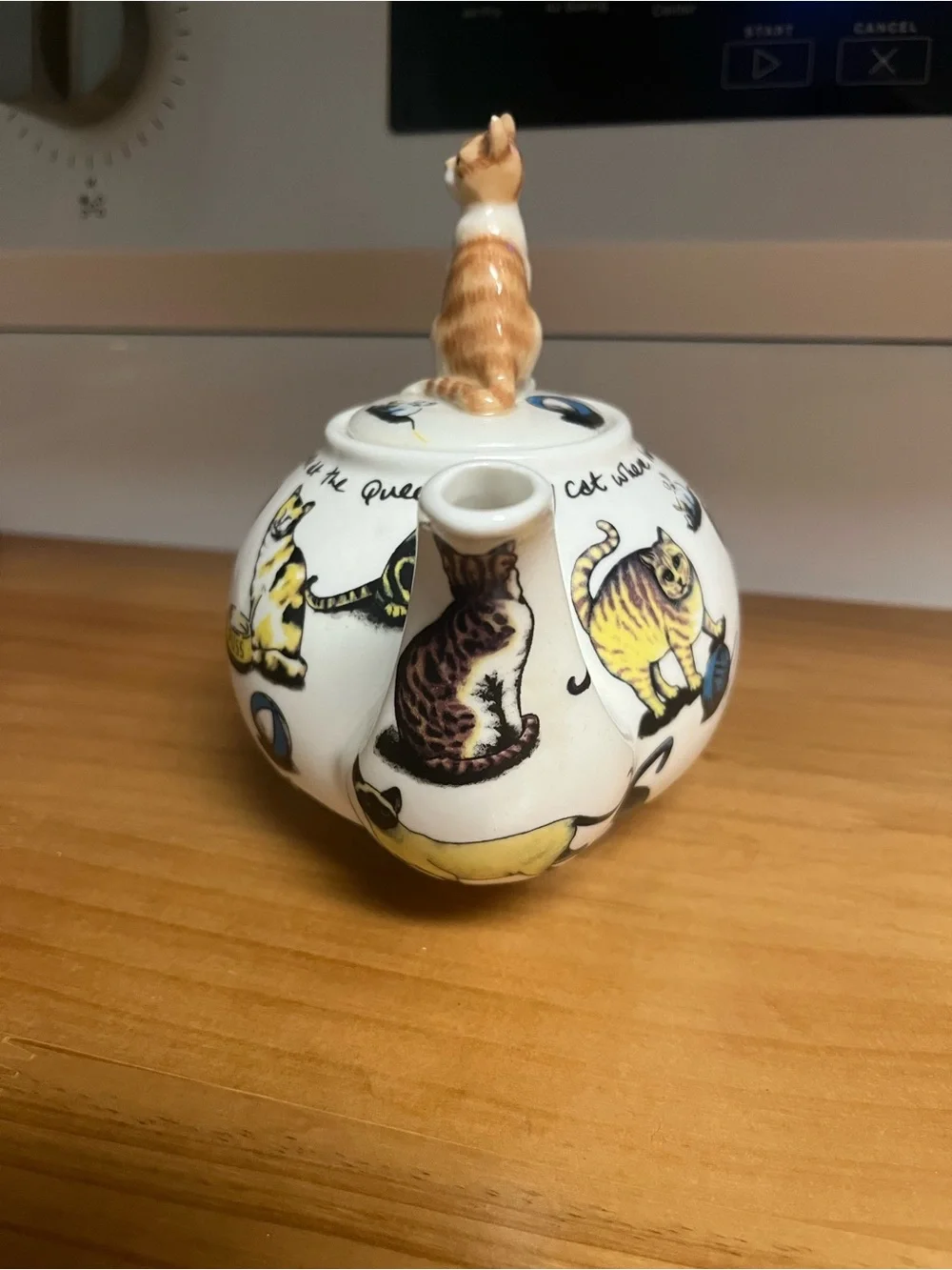 Kit-Tea Cat Porcelain Teapot designed in England by Paul Cardew